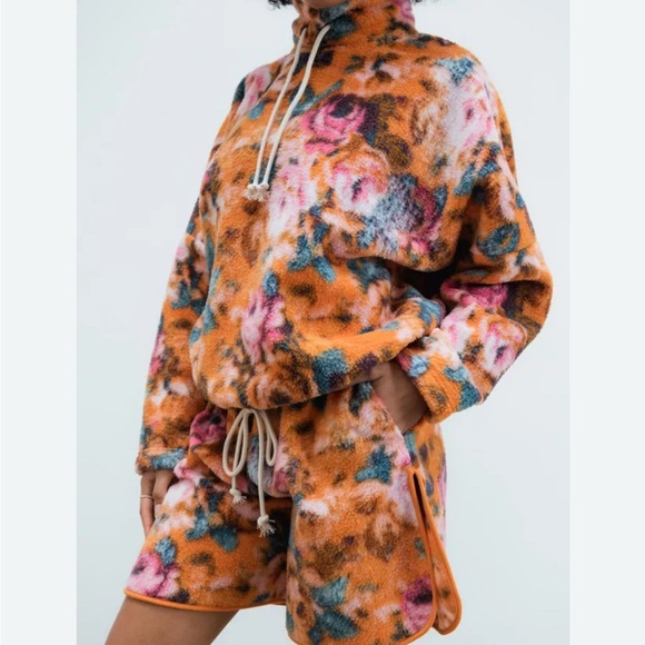 UO Out From Under Braxton Floral Fleece Shorts Size Medium - Picture 2 of 10